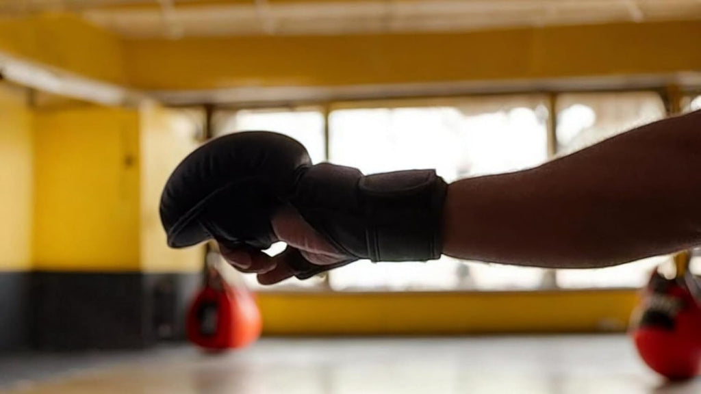 Hoplite Sports Guantes de medio dedo MMA (forma de masa con relleno...