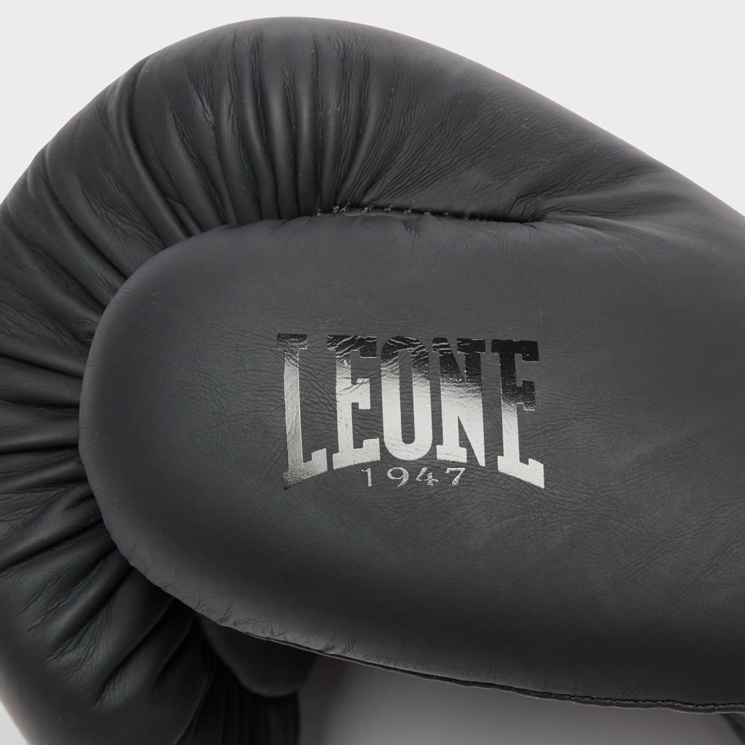 LEONE 1947, Guantes de boxeo blancos y negros