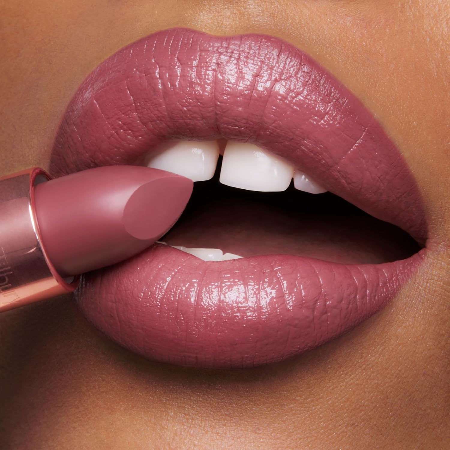 Charlotte Tilbury K.I.S.S.S.I.N.G Lápiz labial