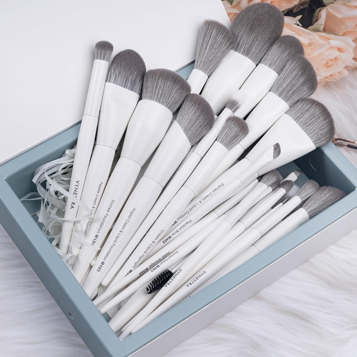 VYNESTRA Juego de 30 brochas de maquillaje de grado profesional con...