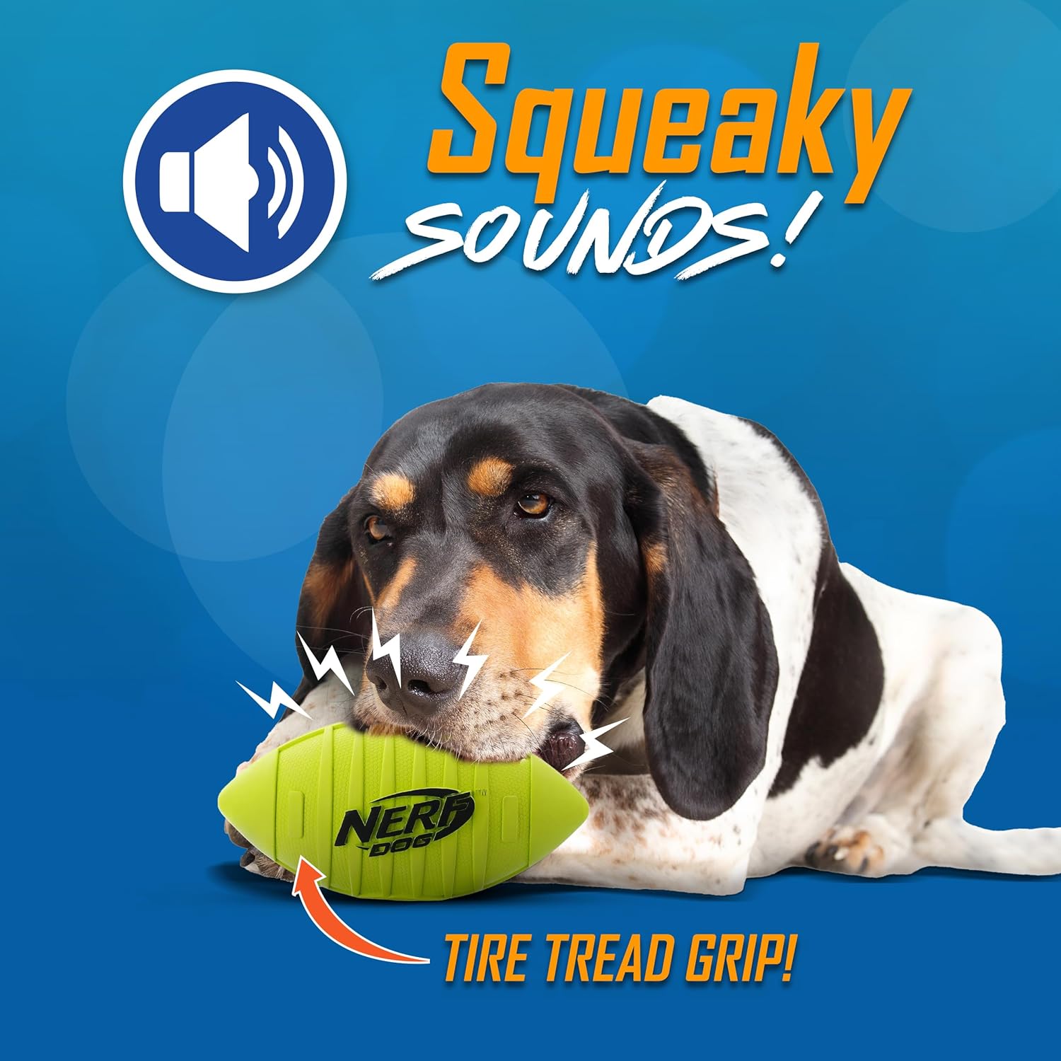 Nerf Dog Blitz - Pelota de fútbol con chirriador para perro al aire...