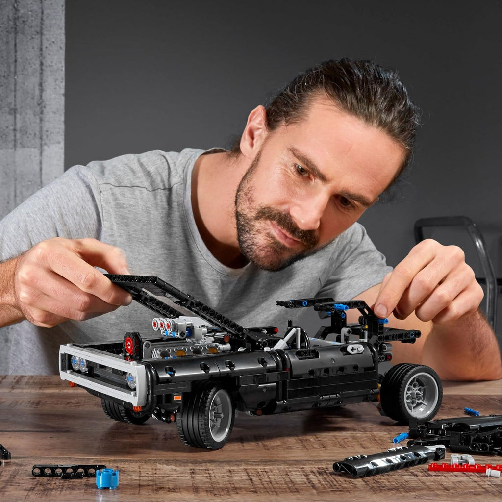 LEGO Technic Fast &amp; Furious Dom's Dodge Charger 42111 Juego...