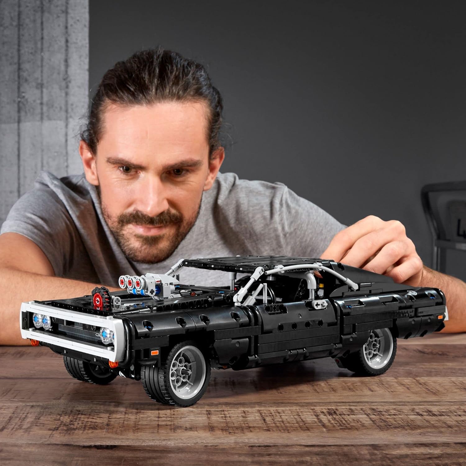 LEGO Technic Fast &amp; Furious Dom's Dodge Charger 42111 Juego...