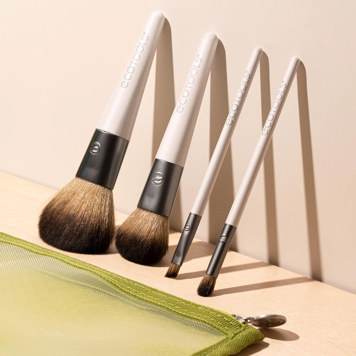 EcoTools Kit de brochas de maquillaje para llevar, juego de brochas...