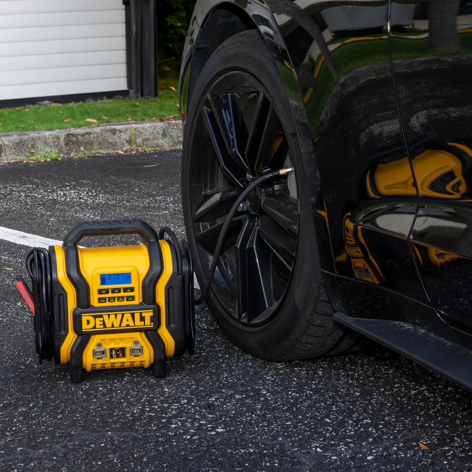 DEWALT DXAEPS14 Arrancador de 2000 amperios con inflador | Estación...